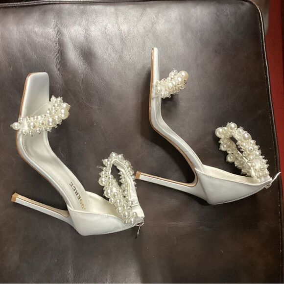 Pearl stiletto heel shoes - Picture 2 of 3